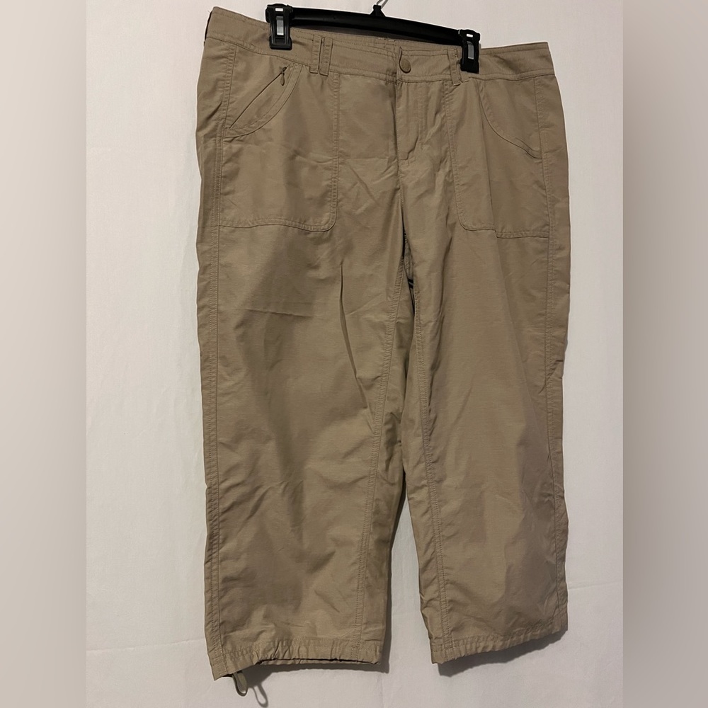 Northface Women’s Capris 14 Tan NWT Drawstring Waist and Legd